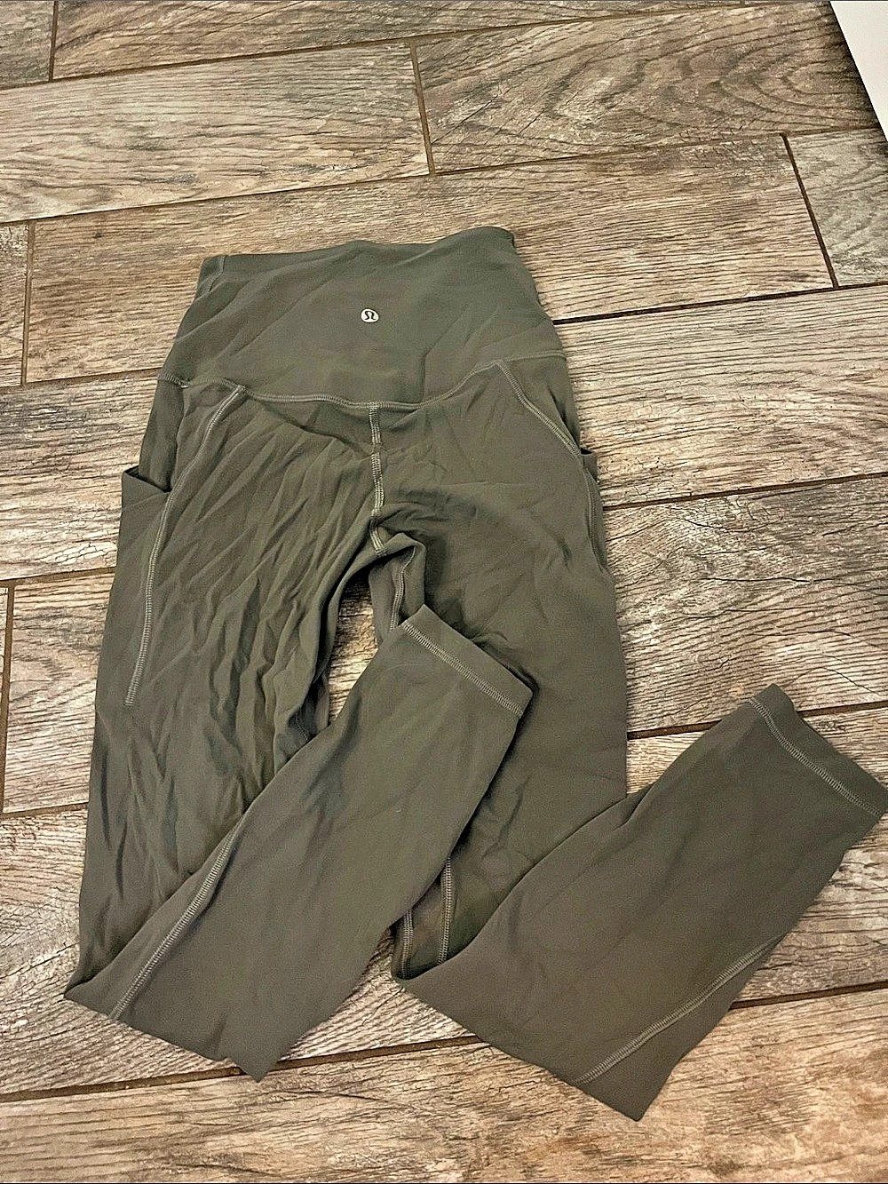 Lululemon Women's Olive Align 25” inseam with pockets Leggings